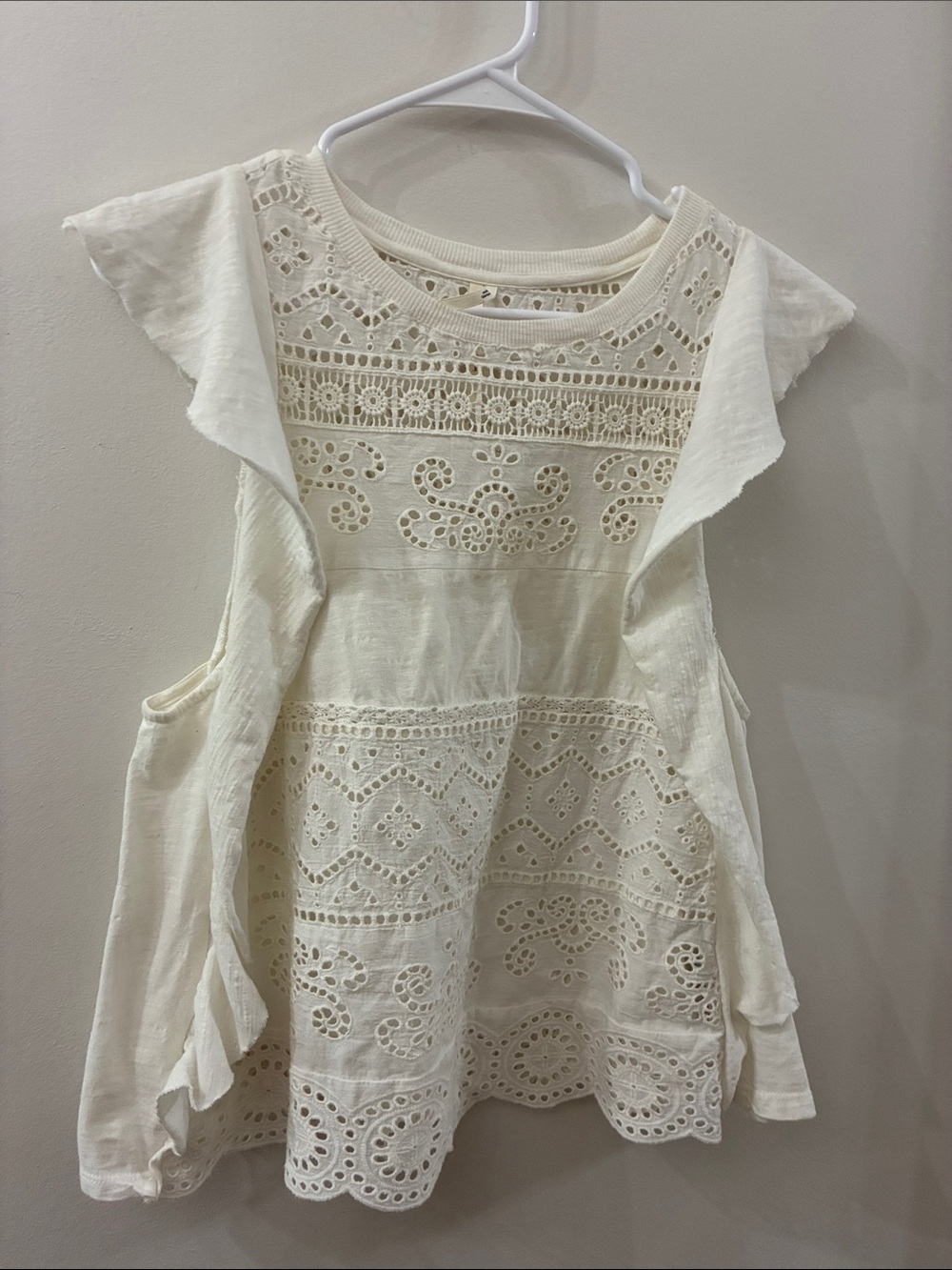 Anthropologie - Women's whiteEyelet Ruffle sleeveless Top - medium